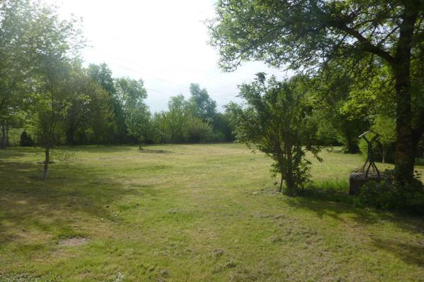 SAINTES Maison charentaise de 234 m2 avec un grand parc arboré