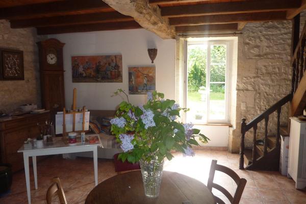 SAINTES Maison charentaise de 234 m2 avec un grand parc arboré