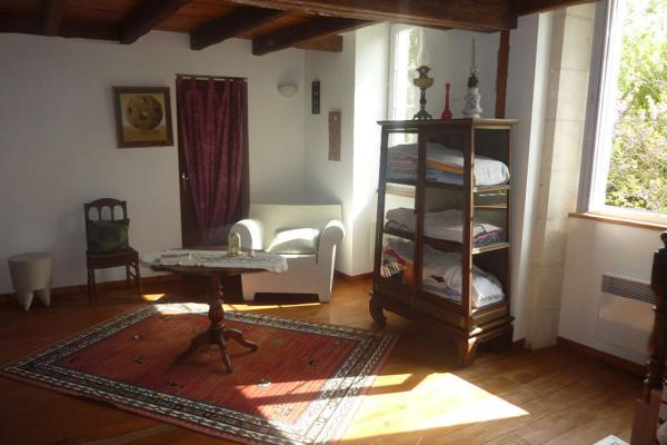 SAINTES Maison charentaise de 234 m2 avec un grand parc arboré