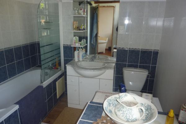 SAINTES Maison charentaise de 234 m2 avec un grand parc arboré