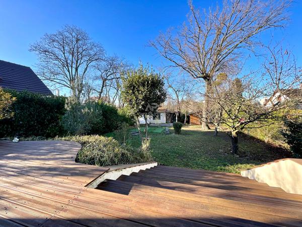 Maison de 7 pièce(s) €519 900 ** - Référence 7638