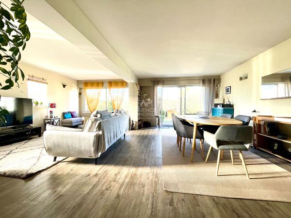 Maison de 7 pièce(s) €519 900 ** - Référence 7638