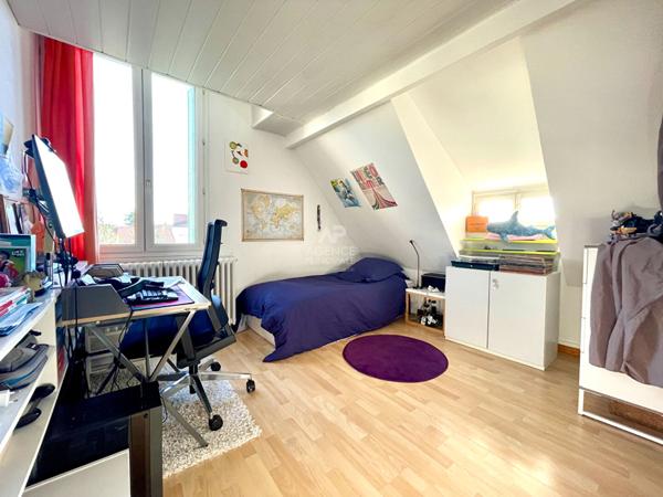 Maison de 7 pièce(s) €519 900 ** - Référence 7638