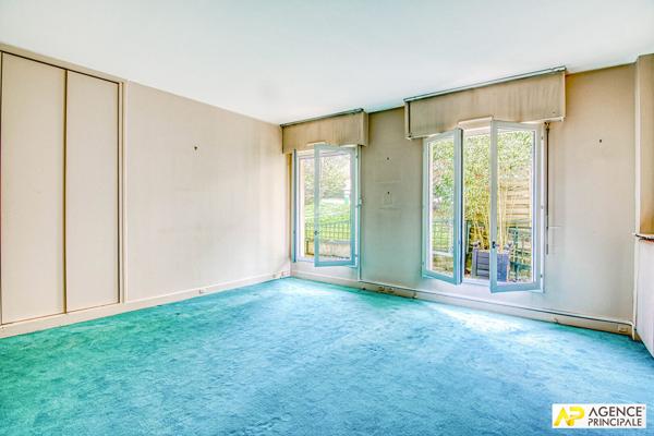 Versailles Ermitage Appartement traversant 5 pèces 127 m² avec terrasse , 4 caves et 2 places de parking en sous-sol 830 000 € **  - Référence  28254