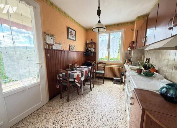 Maison d'habitation 148 m² avec 2 500 m² de terrain.
PRIX : 195 000 €. Tel : 07 86 12 52 67