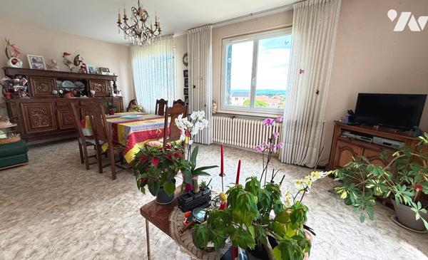 Maison d'habitation 148 m² avec 2 500 m² de terrain.
PRIX : 195 000 €. Tel : 07 86 12 52 67