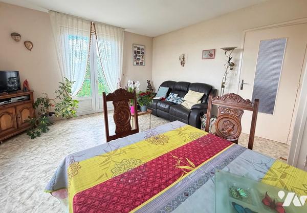 Maison d'habitation 148 m² avec 2 500 m² de terrain.
PRIX : 195 000 €. Tel : 07 86 12 52 67