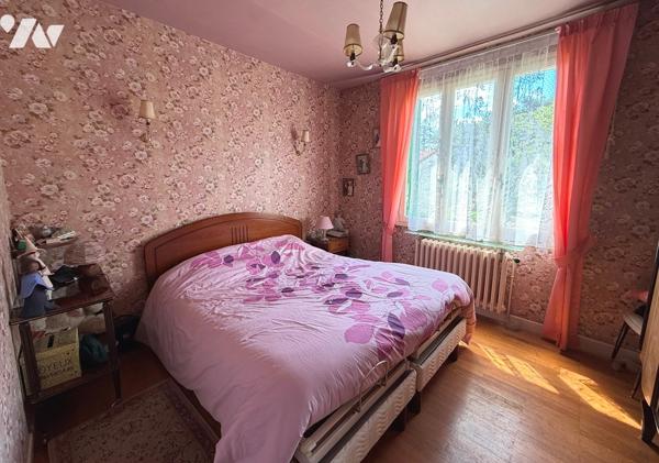 Maison d'habitation 148 m² avec 2 500 m² de terrain.
PRIX : 195 000 €. Tel : 07 86 12 52 67
