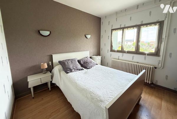 Maison d'habitation 148 m² avec 2 500 m² de terrain.
PRIX : 195 000 €. Tel : 07 86 12 52 67