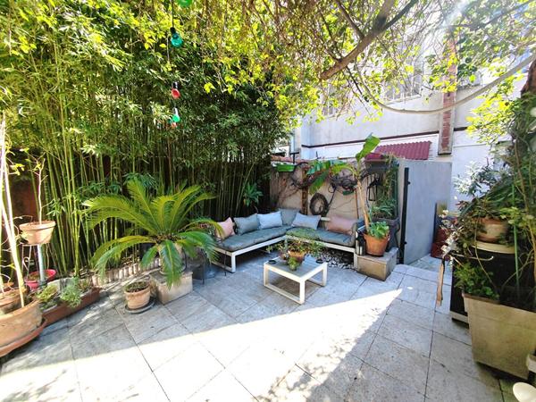 Maison fond de cour Marseille 5ème  + jardin et stationnement