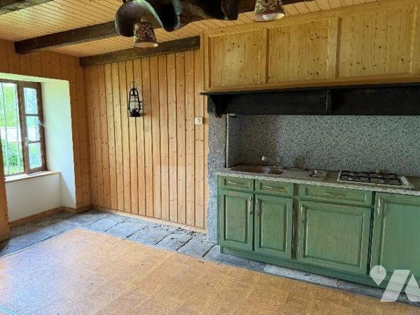 A VENDRE, proche du site du Puy Mary et de la ville pittoresque de SALERS (Cantal), dans un pet...