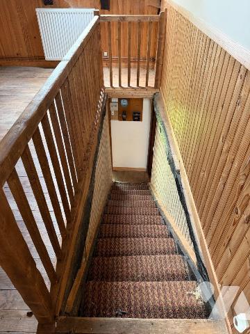 A VENDRE, proche du site du Puy Mary et de la ville pittoresque de SALERS (Cantal), dans un pet...