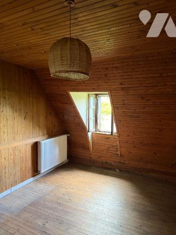 A VENDRE, proche du site du Puy Mary et de la ville pittoresque de SALERS (Cantal), dans un pet...