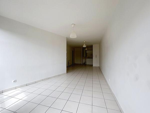 EXCLUSIVITÉ  Le T2 idéal : calme, lumineux et sécurisé avec parking couvert !