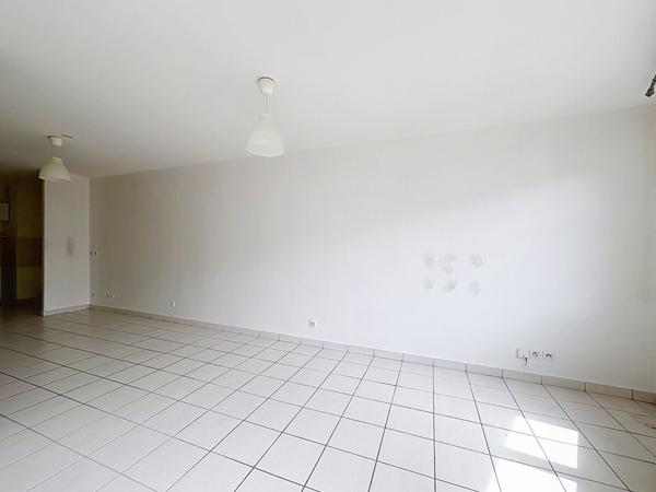 EXCLUSIVITÉ  Le T2 idéal : calme, lumineux et sécurisé avec parking couvert !