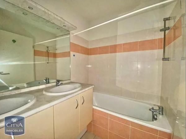 Appartement à louer 3 pièces 62.33m² Condom (32100)