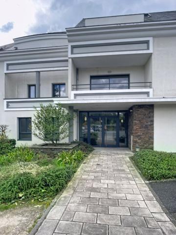 TRES RARE RESIDENCE LE PARVIS