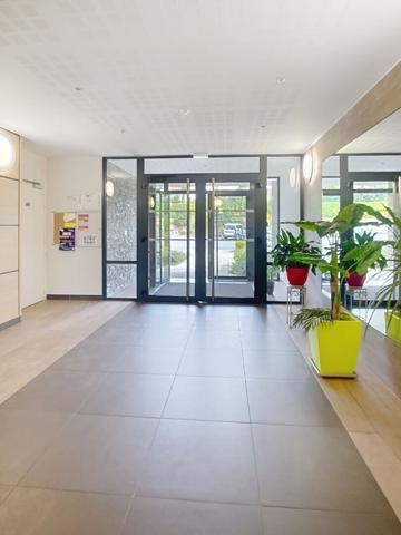 TRES RARE RESIDENCE LE PARVIS