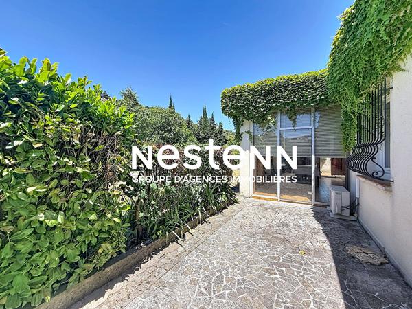 Maison Carnoux En Provence, plain-pied, toit plat, proximité centre ville, 180m2 habitable, terrain + de 1200m2