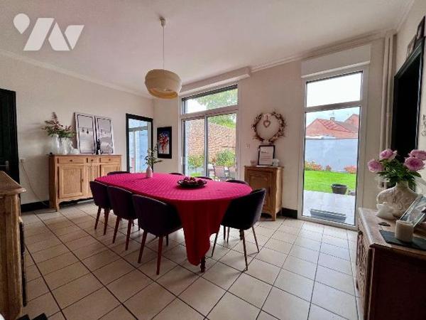 A deux pas de la gare / du centre ville, très jolie maison de famille, de style bourgeoise, d'e...