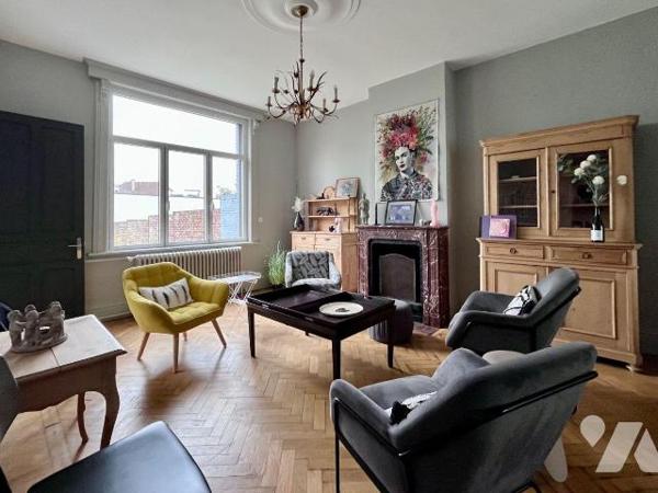 A deux pas de la gare / du centre ville, très jolie maison de famille, de style bourgeoise, d'e...