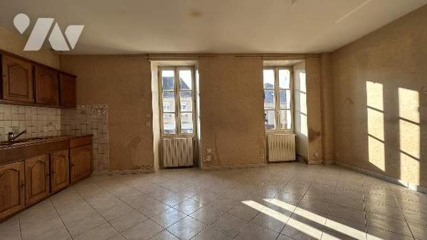 Immeuble mixte commercial et habitation