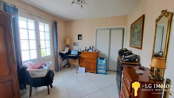 Belle maison de ville , vue dégagée 200m des commerces .
