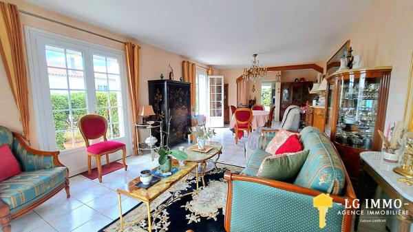 Belle maison de ville , vue dégagée 200m des commerces .
