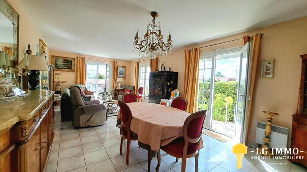 Belle maison de ville , vue dégagée 200m des commerces .
