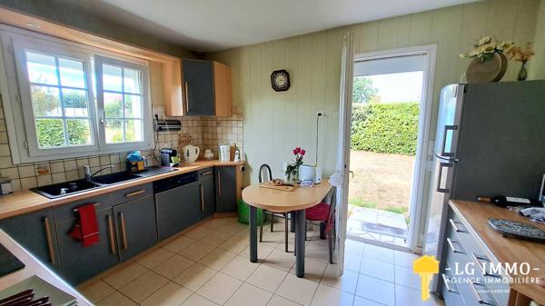 Belle maison de ville , vue dégagée 200m des commerces .