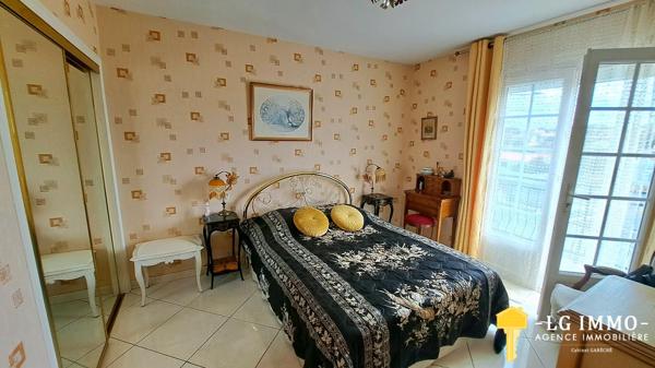 Belle maison de ville , vue dégagée 200m des commerces .