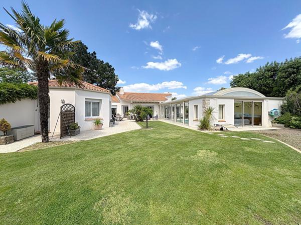 Vente maison Challans : 689 900 € - AJP Immobilier Challans