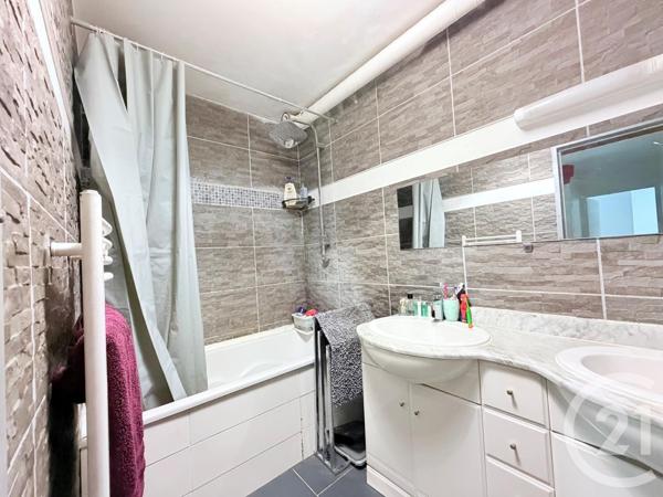 Appartement T3 à vendre  4 pièces - 76 m2 SATHONAY CAMP - 69