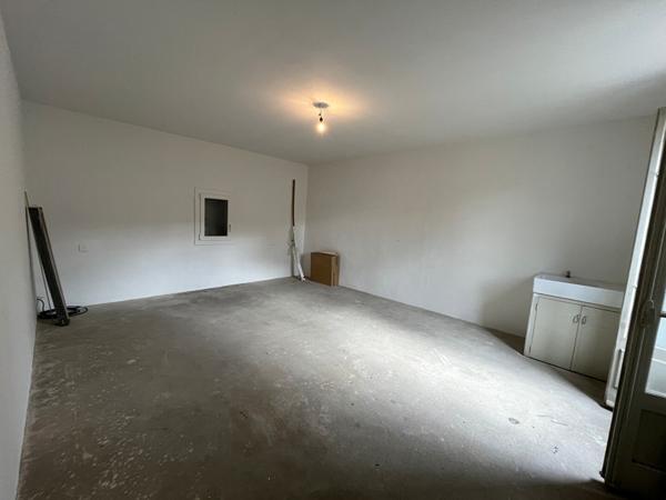 À Vendre : Maison à Rénover, Idéalement Placée