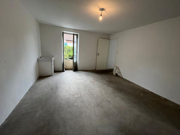 À Vendre : Maison à Rénover, Idéalement Placée