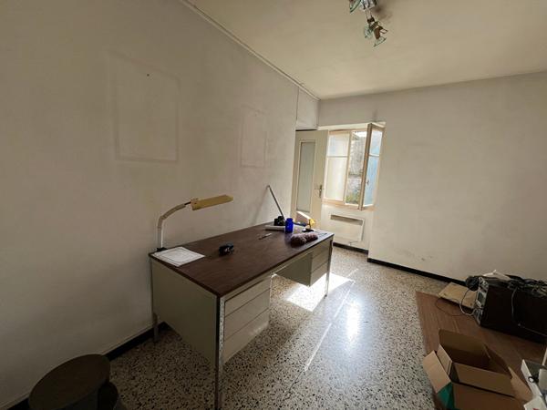 À Vendre : Maison à Rénover, Idéalement Placée