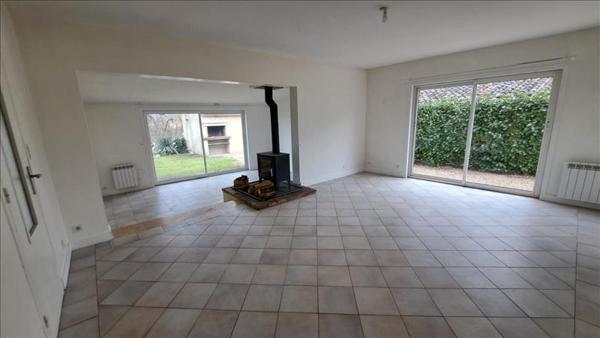 Maison à vendre |  Saint-Médard-de-Guizières |  3 pièces | 90 m²