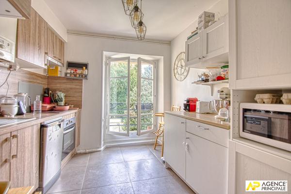 Versailles Notre-Dame Parc Appartement 3 pièces 60 m² situé au 1er étage avec cave €545 000 ** - Référence 26748