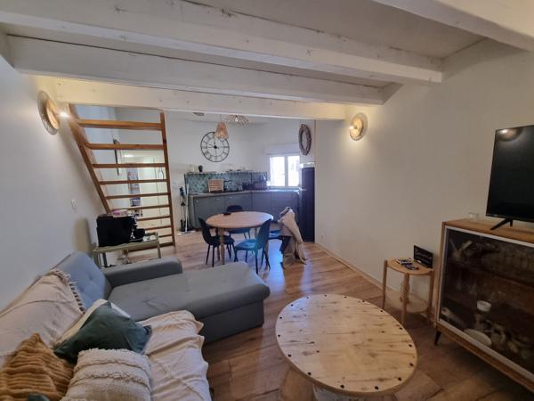 Maison de ville comprenant 2 appartements et un grand garage