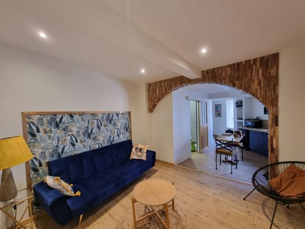 Maison de ville comprenant 2 appartements et un grand garage