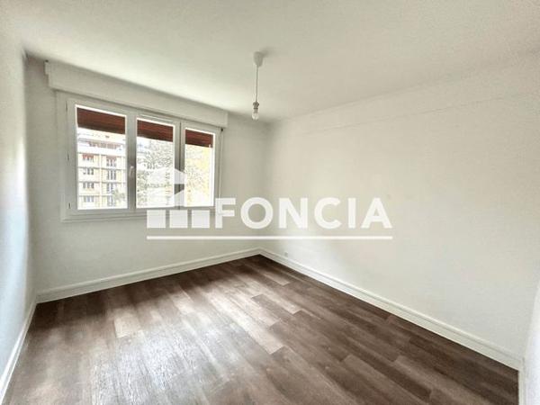 Location Appartement 4 pièces 74.8 m² - 18 SQUARE DU PONT SEVRES Boulogne Billacourt 92100