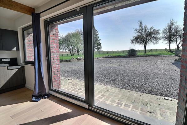 Magnifique rénovation pour cette ferme avec sa grange et ses dépendances dans un environnement exceptionnel, le tout sur plus de 6000 m2 . Le calme assuré !