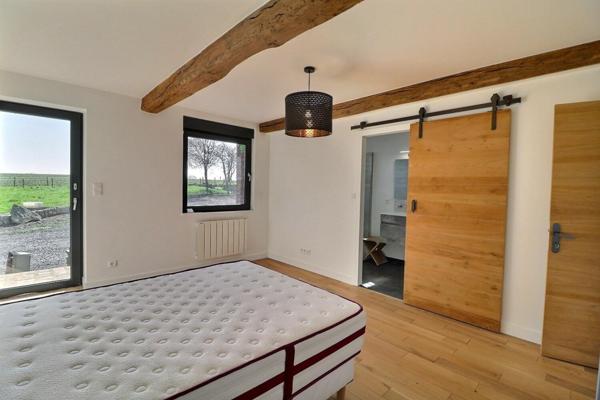 Magnifique rénovation pour cette ferme avec sa grange et ses dépendances dans un environnement exceptionnel, le tout sur plus de 6000 m2 . Le calme assuré !