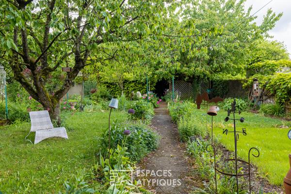 Maison années 60 et son jardin bucolique à réinterpréter