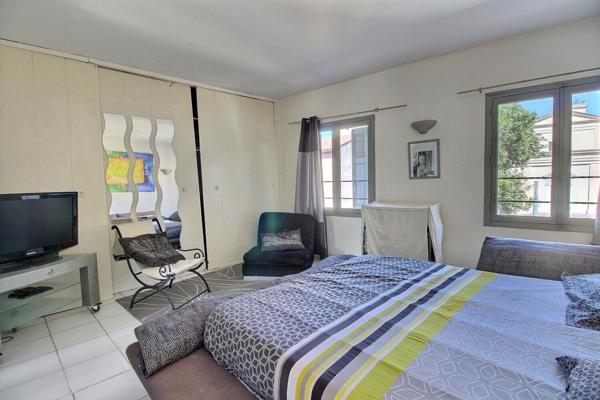 Maison La Crau avec local commercial, gros potentiel !