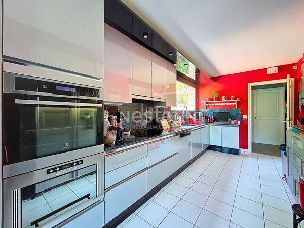 Maison Lamorlaye 7 pièce(s) 226 m2, parc 4000 m² avec piscine chauffée