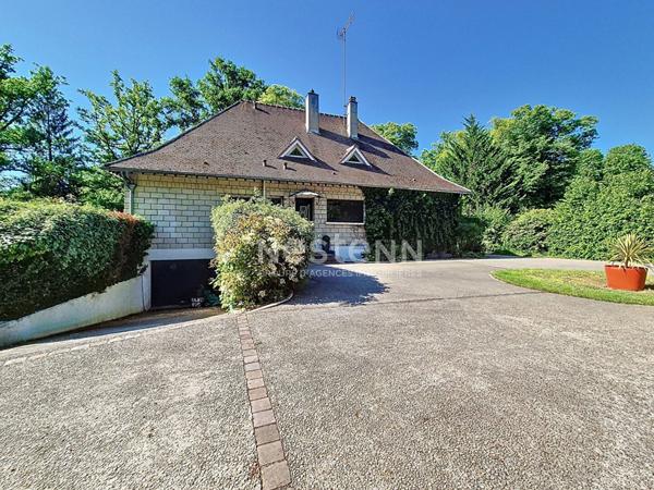 Maison Lamorlaye 7 pièce(s) 226 m2, parc 4000 m² avec piscine chauffée