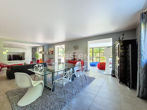 Maison Lamorlaye 7 pièce(s) 226 m2, parc 4000 m² avec piscine chauffée