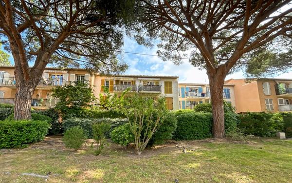 Appartement à vendre    2 pièces • 49 m2 Saint-Raphaël