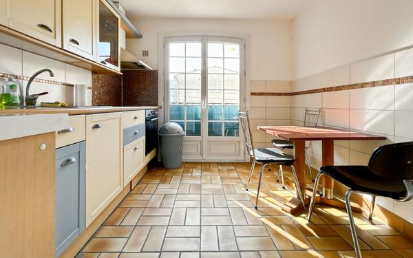 Appartement à vendre    2 pièces • 49 m2 Saint-Raphaël